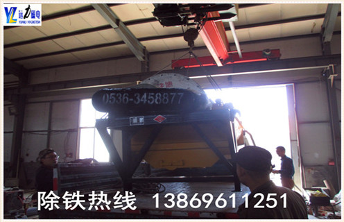 2.南宫·NG28(China)官方网站专业生产各种设备 干式磁选机,湿式磁选机,赤铁矿磁选机,褐铁矿磁选机,镜铁矿磁选机,锰矿磁选机等.拥有精良的加工设备,雄厚的科研力量,先进的工艺编排和现代化的管理,是磁选机设备定点生产企业.我们为客户提供优质的售前技术服务,认真介绍各种设备的技术特点.要求及用途,为客户提供详尽的设备配置和合理的报价,在保证质量的前提下尽量降低客户的投资成本.我厂有各类小型磁选机试验设备,可为用户免费做选矿试验.